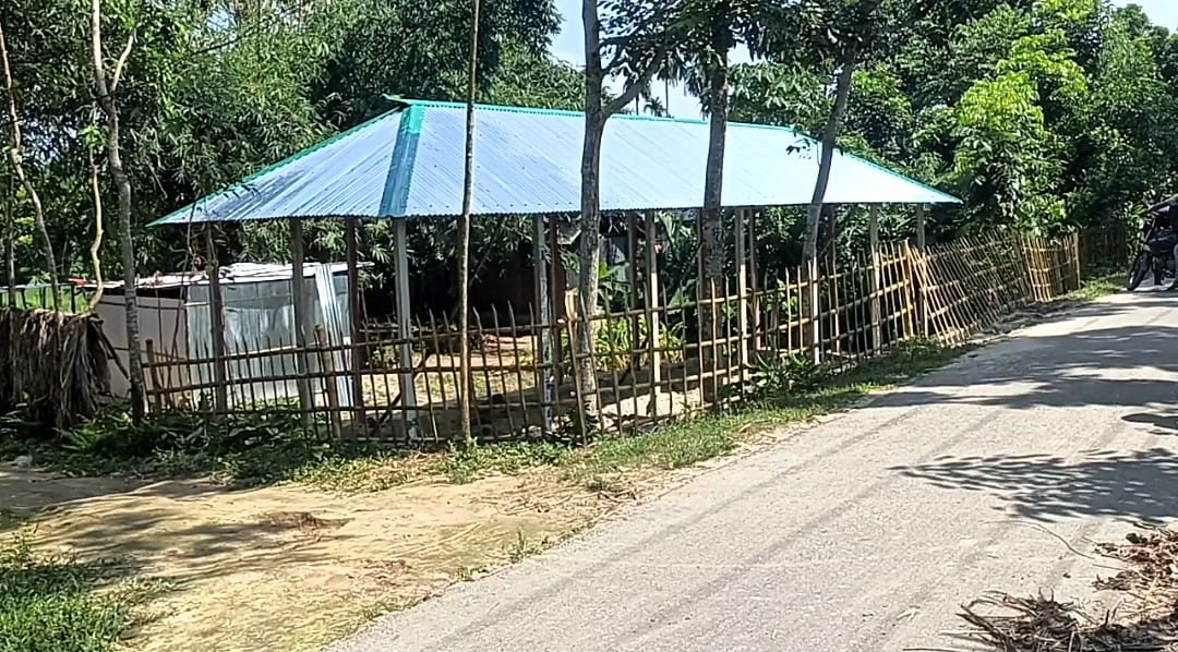 বাবার বিক্রি করা জমি অস্বীকার ছেলের, দখল করে ঘর নির্মাণের অভিযোগ